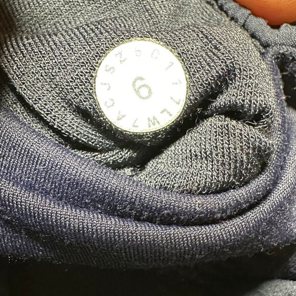 Lululemon Anew Short 4" Midnight Navy Women's Size 6 Excellent Used Condition - Picture 5 of 8